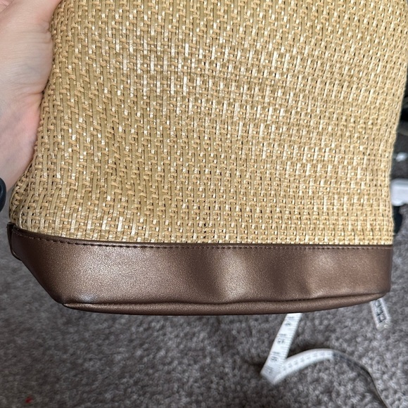 Liz Claiborne Woven Straw Shoulder Bag - Picture 15 of 15